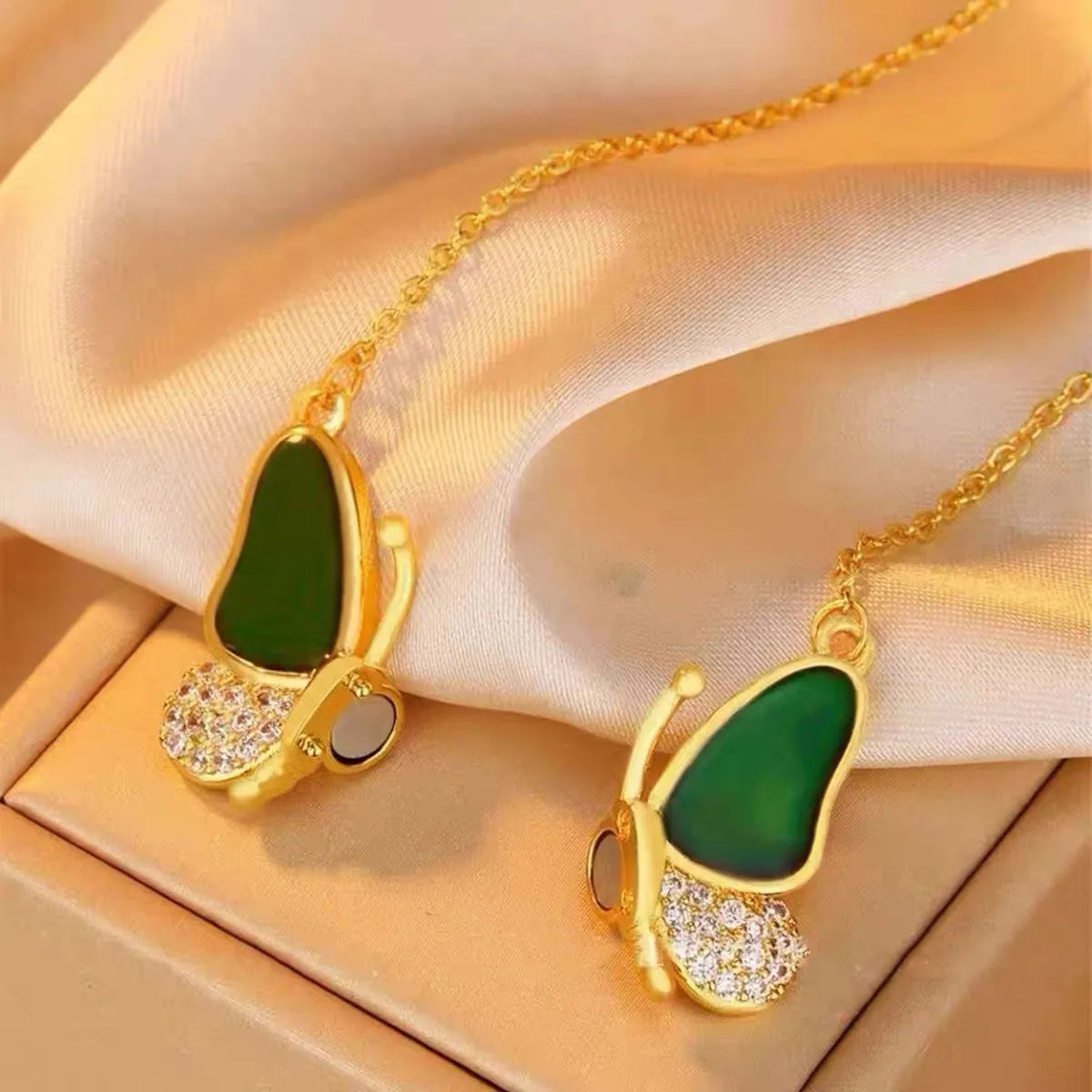 GlowFly Collar de Mariposa Mágico